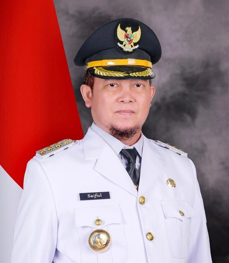 Saiful,_official_portrait_as_Regent_of_Katingan