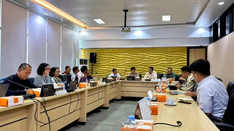 pt-bank-kalteng-menggelar-rapat-persiapan-penyaluran-kredit-sppg-yang-melibatkan-ojk-pt-jamkrida-kalteng-serta-jajaran-pejabat-pt-bank-kaltenghumas-ZFQBE