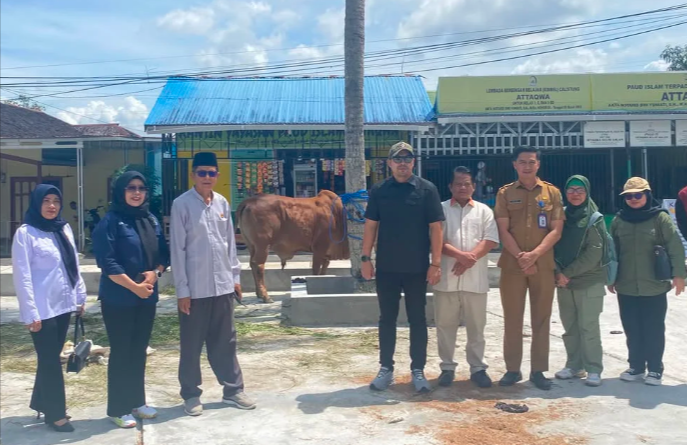 Pastikan-Tepat-Sasaran-Anggota-DPRD-Kalteng-Dapil-V-Tinjau-Penyaluran-Hewan-Qurban-di-Kuala-Kapuas-DPRD-Provinsi-Kalimantan-Tengah