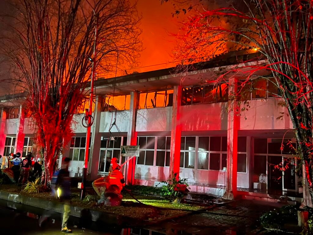 Kebakaran Hebat Lahap Gedung Perkantoran di Komplek Kantor Gubernur Kalteng