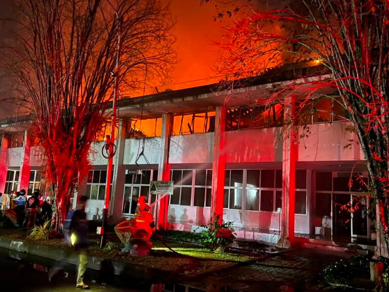 Kebakaran Hebat Lahap Gedung Perkantoran di Komplek Kantor Gubernur Kalteng