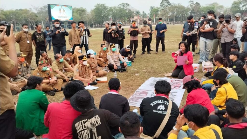 Dihadapkan pada Enam Tuntutan, Agustiar Ajak Massa Kawal Penanganan Karhutla