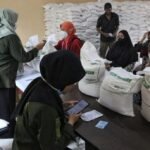 Uji Dua Cairan Pembasah di Lahan Gambut, Fairid Cek Langsung Efektivitas Pemadaman Karhutla