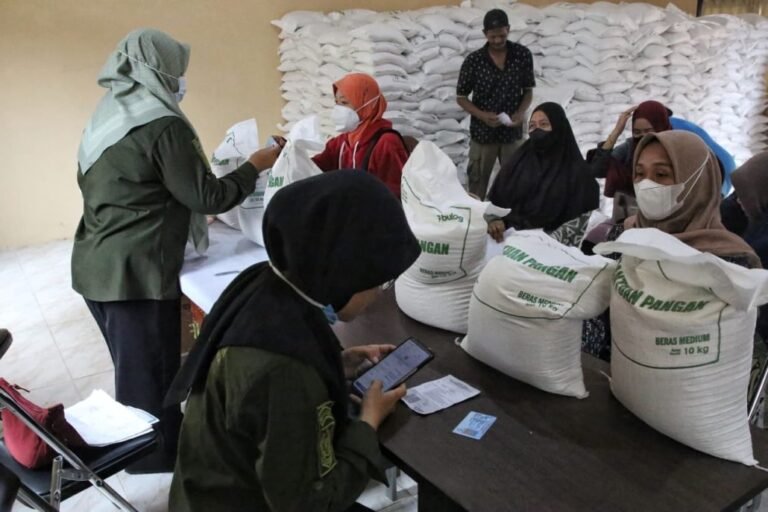 Penerima Bertambah 7 Ribu, Bulog Kalteng Salurkan 30 Kg Beras Sekaligus