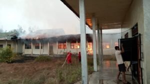 Api Karhutla Dekati SMKN 1 Timpah, Tiga Ruang Kelas Lama Terbakar