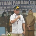 Warga Pahandut Seberang Terima Banpang dan BLT KHBS, Pemprov Kalteng Siapkan 10 Juta Liter Air Bersih