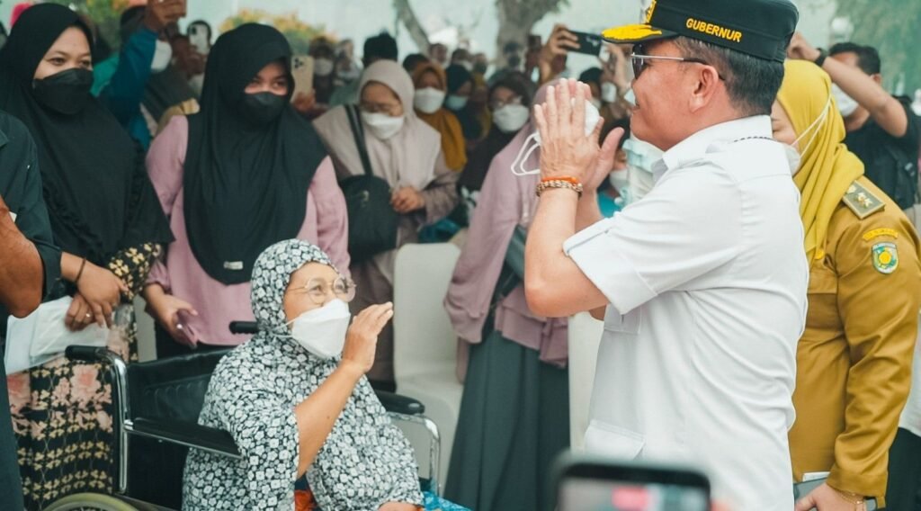 Karhutla Belum Usai, Gubernur Agustiar Sabran Salurkan Bantuan untuk Warga Panarung