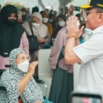 Di Tengah Dampak Karhutla, Warga Pahandut Terima BLT KHBS dan Paket Pangan