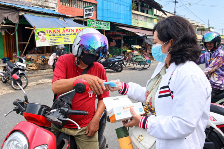 Pancani Gandrung Bagikan Masker Gratis, Sediakan Rumah Oksigen