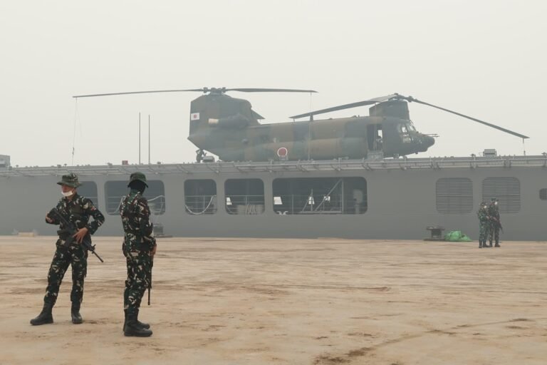 JS Kunisaki Tiba di Kijing, 3 Helikopter Chinook Jepang Siap Dukung Penanganan Karhutla Kalimantan