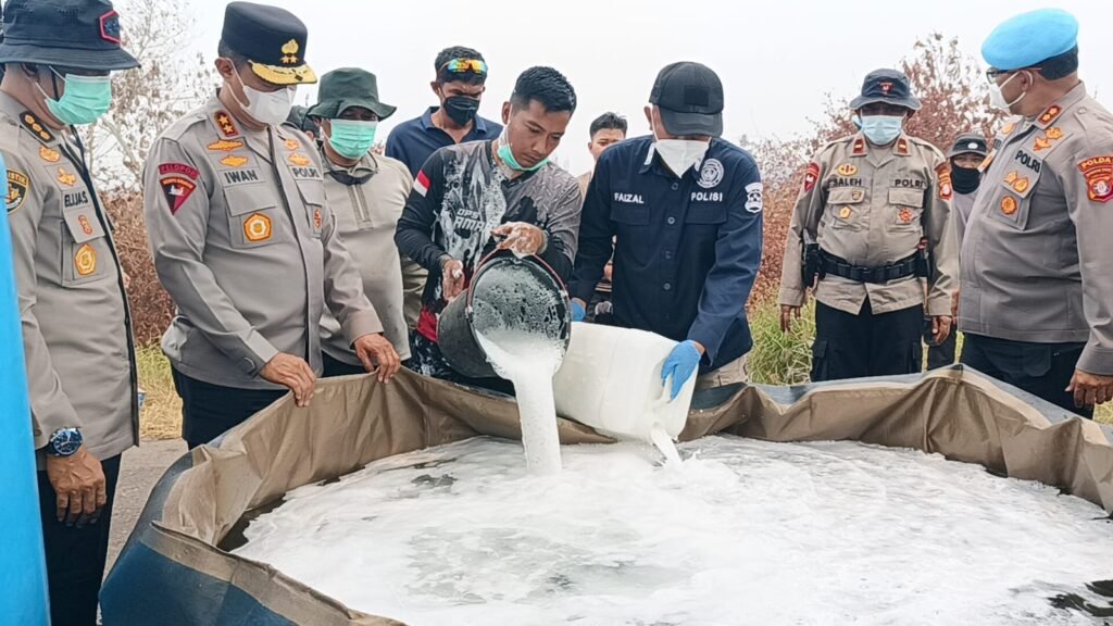 Surfaktan Dikerahkan di Petuk Katimpun, Titik Api Karhutla Diklaim Turun Drastis dalam Hitungan Detik