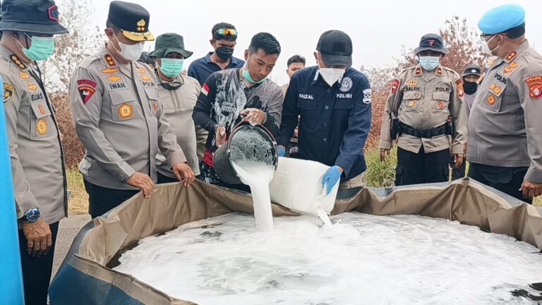 Surfaktan Dikerahkan di Petuk Katimpun, Titik Api Karhutla Diklaim Turun Drastis dalam Hitungan Detik