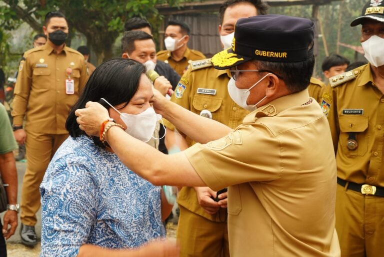 Tak Sekadar Bantuan, Gubernur Pastikan Warga Sei Gohong Mendapat Perlindungan di Tengah Karhutla
