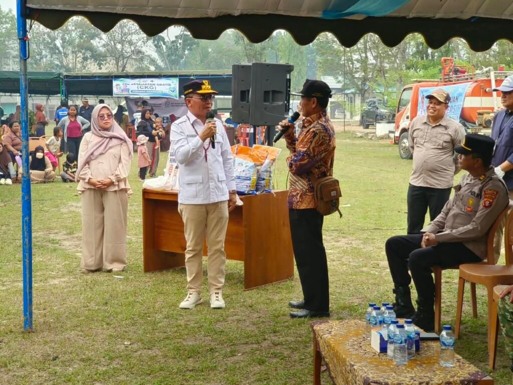 Bukan Sekadar Bagi Bantuan, Agustiar Serap Keluhan Warga Karang Mulya di Tengah Dampak Karhutla