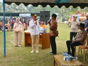 Bukan Sekadar Bagi Bantuan, Agustiar Serap Keluhan Warga Karang Mulya di Tengah Dampak Karhutla