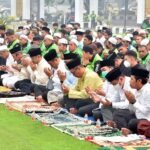Saat Kabut Asap Menebal, Ratusan Ojol dan Pemko Palangka Raya Bersujud Memohon Hujan