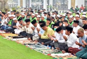 Saat Kabut Asap Menebal, Ratusan Ojol dan Pemko Palangka Raya Bersujud Memohon Hujan
