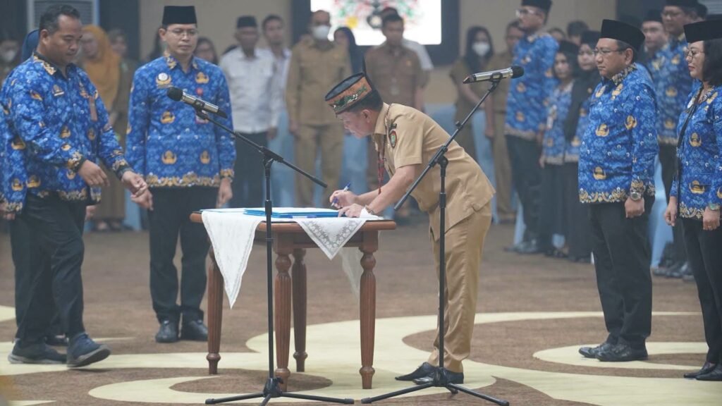 Lantik 234 Pejabat Pemprov Kalteng, Agustiar Sabran Minta Kinerja Tak Berhenti di Jabatan