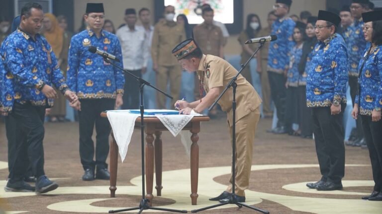 Lantik 234 Pejabat Pemprov Kalteng, Agustiar Sabran Minta Kinerja Tak Berhenti di Jabatan