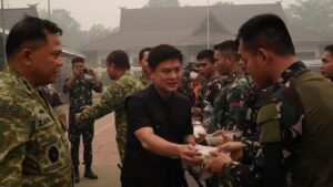 Bobon Santoso Masak untuk Pejuang Karhutla, Pangdam XXII/Tambun Bungai Turun Langsung ke Tumbang Nusa