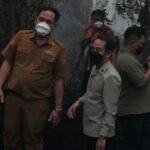 Fairid Naparin Turun ke Lokasi Karhutla Jalan Merdeka, 8 Regu Berjibaku Hadapi Api di Lahan Gambut