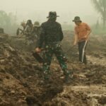 Gotong Royong Bangun Drainase 3 Kilometer, Satgas TMMD dan Warga Bukit Tunggal Bahu-Membahu
