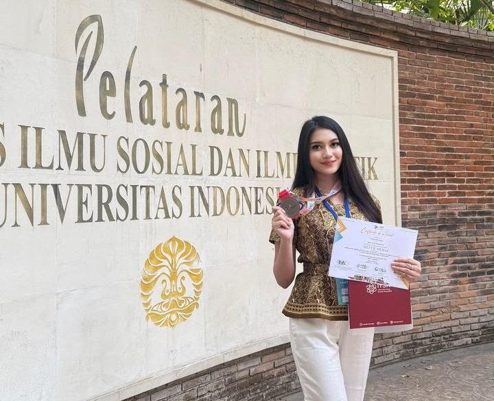 Dari Kembang Sepatu ke Panggung Dunia, Raisya Bawa Riset dan Budaya Dayak