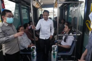 Kabut Asap Belum Reda, Bus Oksigen Keliling Jadi Tempat Warga Bernapas Lega