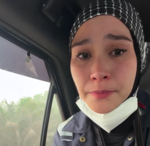 Zaskia Adya Mecca Tak Kuasa Tahan Tangis Saat Lihat Langsung Karhutla Kalteng: “Mereka Sudah Jalani 4 Bulan”